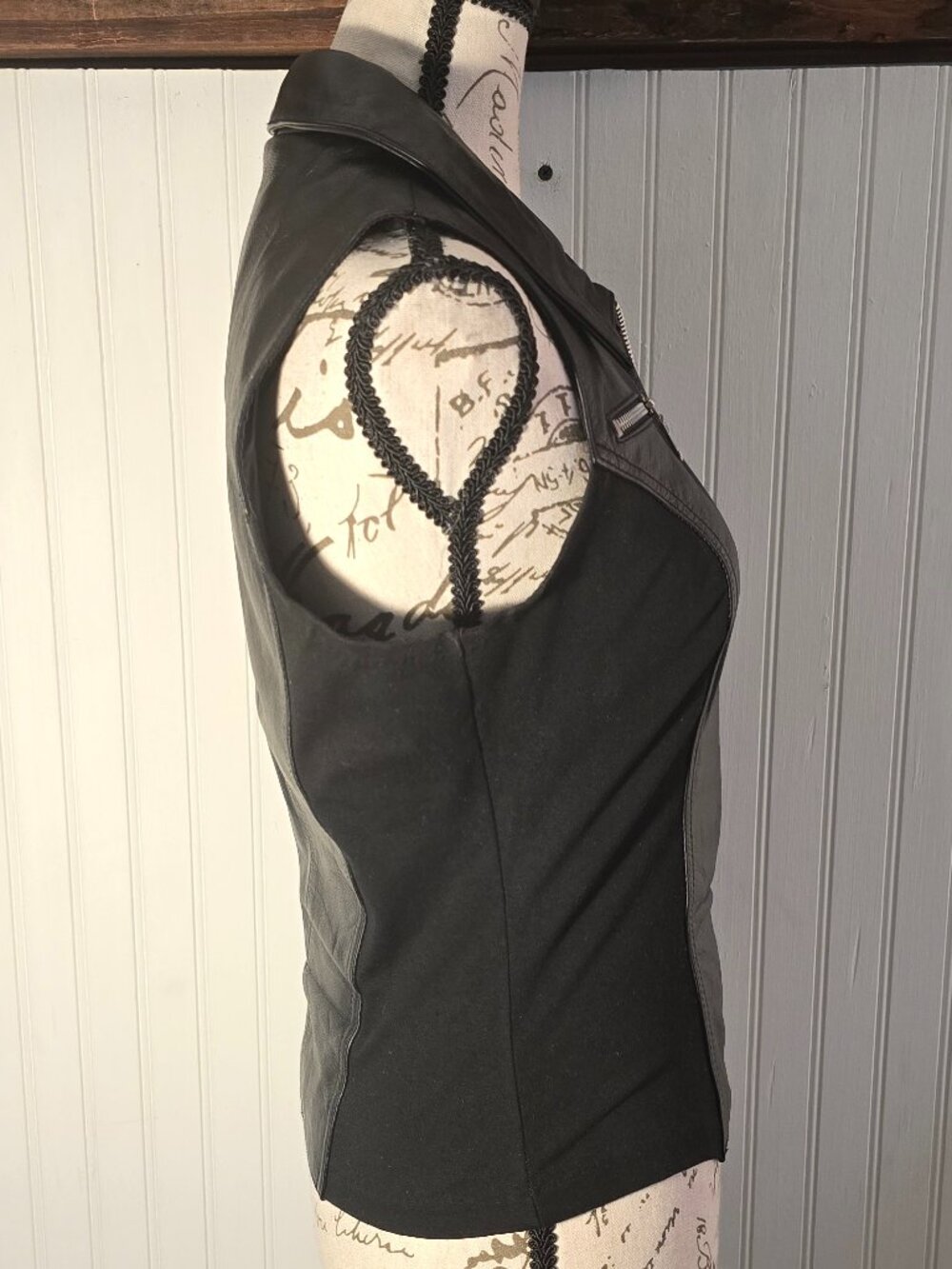 Wilson's Maxima Black Leather Vest - Picture 6 of 7
